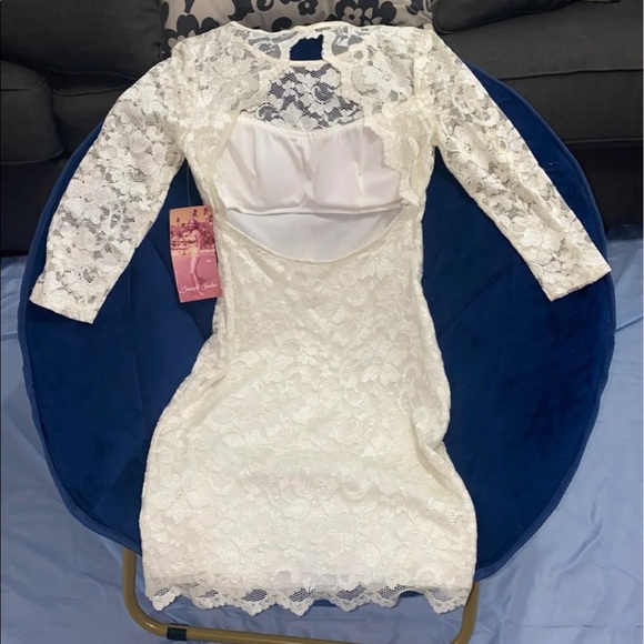 SOLD ! Cream lace dress Size M - Picture 2 of 10